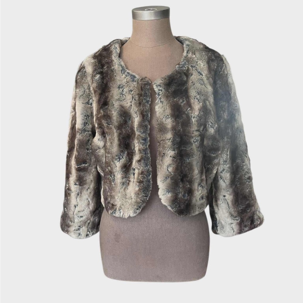 Free People Faux Fur Cropped Jacket – Size Large. Blue gray.